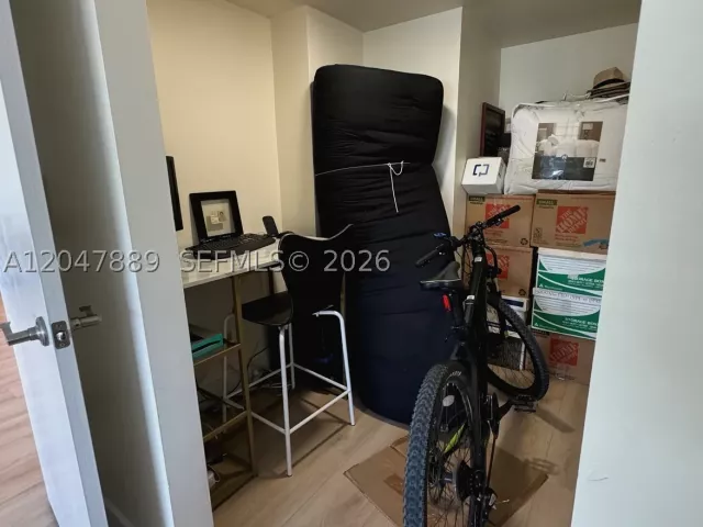 1-bedroom condo for sale in Miami Beach - 5700 Collins Ave 6J - MondialRealty