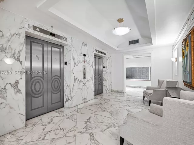1-bedroom condo for sale in Miami Beach - 5700 Collins Ave 6J - MondialRealty
