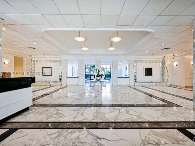 1-bedroom condo for sale in Miami Beach - 5700 Collins Ave 6J - MondialRealty