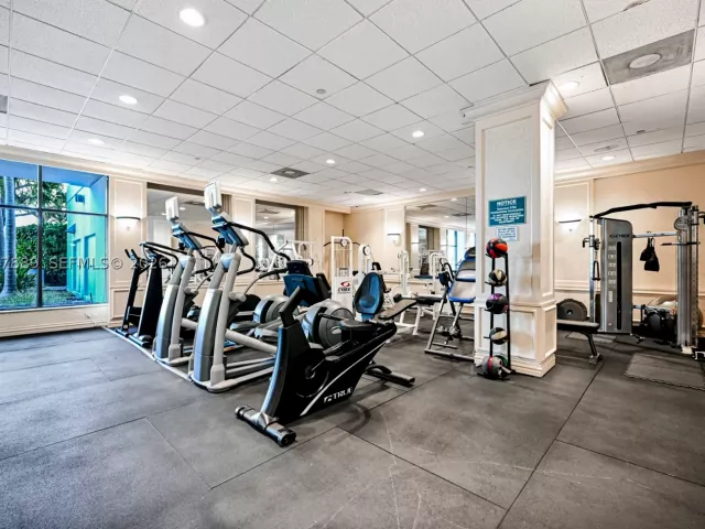 1-bedroom condo for sale in Miami Beach - 5700 Collins Ave 6J - MondialRealty