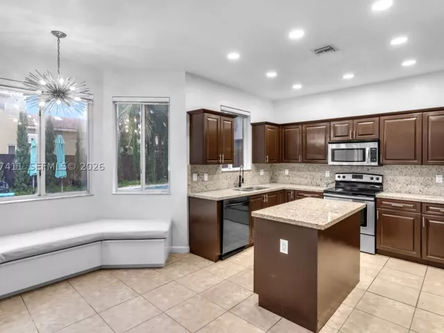 4-bedroom home for sale in Homestead - 1922 SE 22nd Ct - MondialRealty