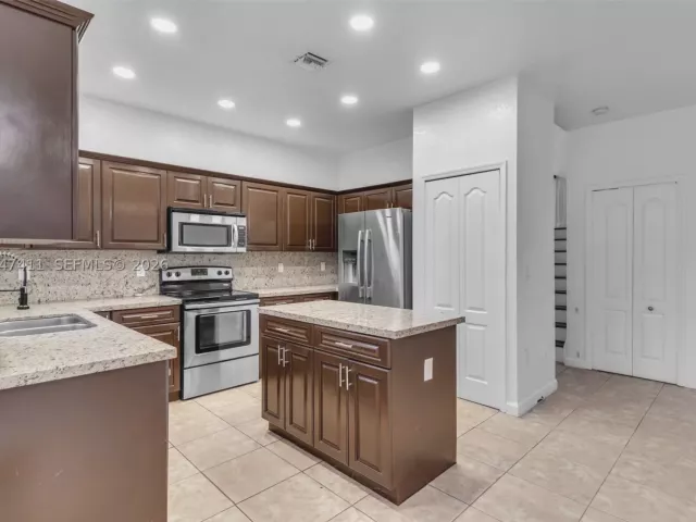 4-bedroom home for sale in Homestead - 1922 SE 22nd Ct - MondialRealty