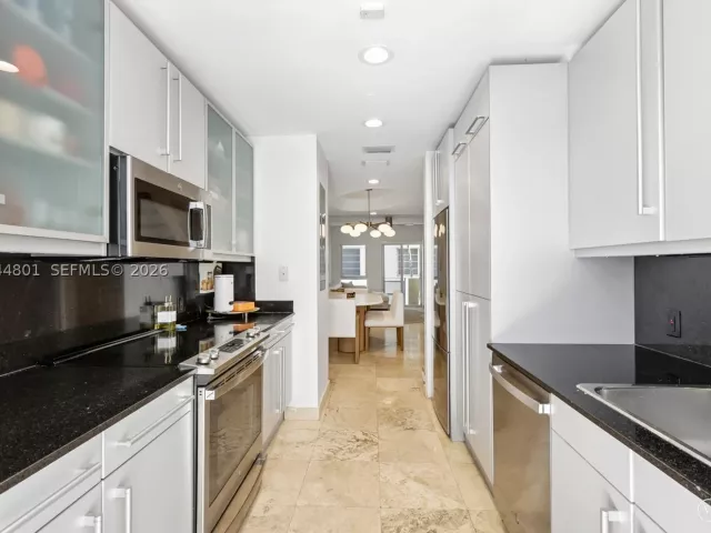 2-bedroom home for sale in Miami Beach - 204 Washington Ave 13 - MondialRealty
