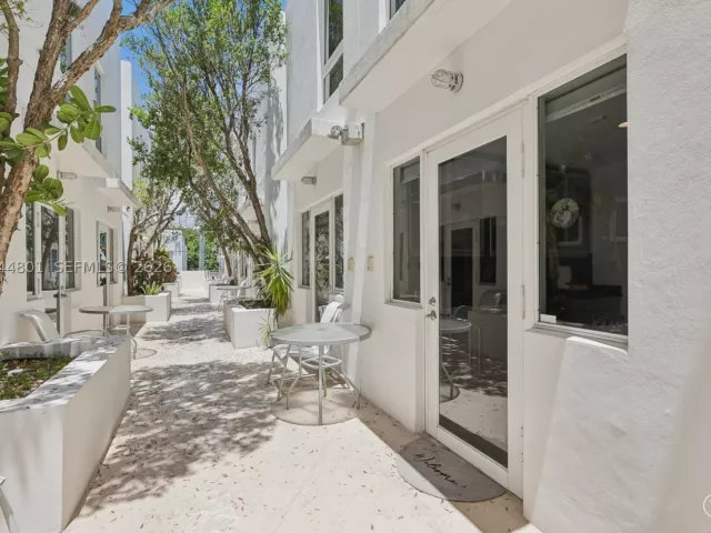 2-bedroom home for sale in Miami Beach - 204 Washington Ave 13 - MondialRealty