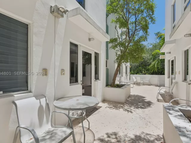 2-bedroom home for sale in Miami Beach - 204 Washington Ave 13 - MondialRealty