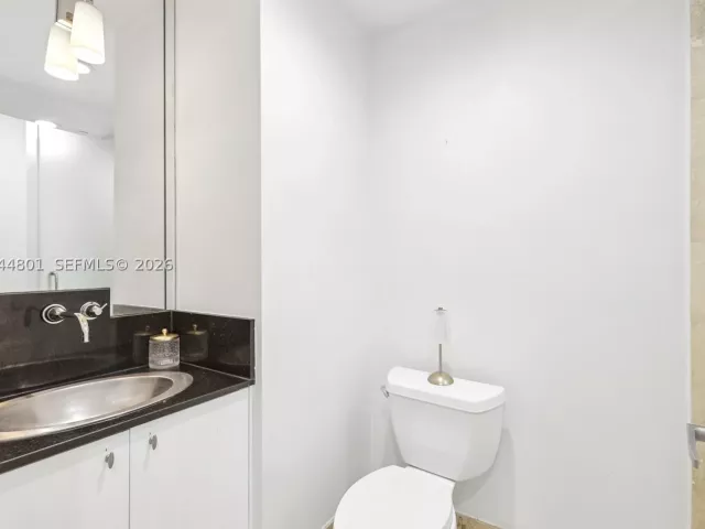 2-bedroom home for sale in Miami Beach - 204 Washington Ave 13 - MondialRealty