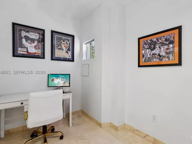 2-bedroom home for sale in Miami Beach - 204 Washington Ave 13 - MondialRealty