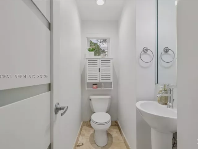 2-bedroom home for sale in Miami Beach - 204 Washington Ave 13 - MondialRealty