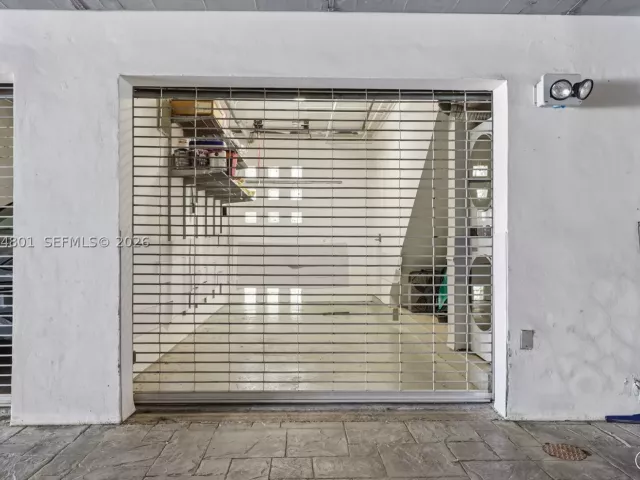 2-bedroom home for sale in Miami Beach - 204 Washington Ave 13 - MondialRealty