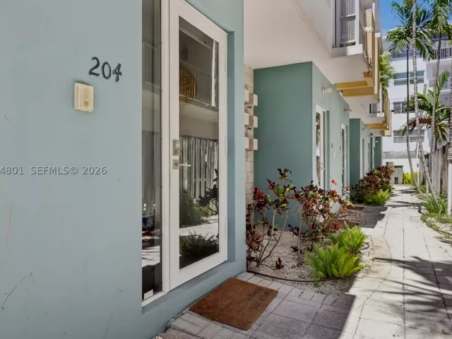 2-bedroom home for sale in Miami Beach - 204 Washington Ave 13 - MondialRealty