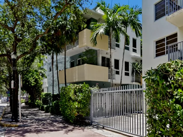 2-bedroom home for sale in Miami Beach - 204 Washington Ave 13 - MondialRealty