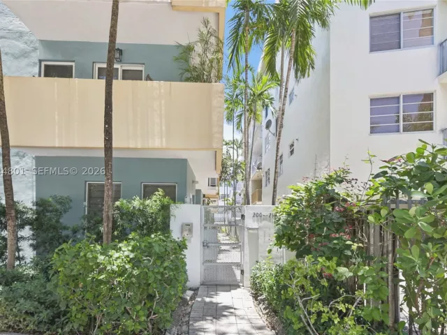 2-bedroom home for sale in Miami Beach - 204 Washington Ave 13 - MondialRealty