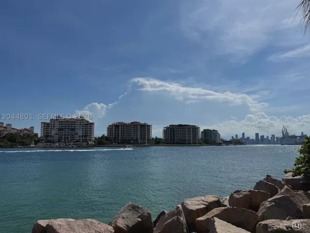 2-bedroom home for sale in Miami Beach - 204 Washington Ave 13 - MondialRealty