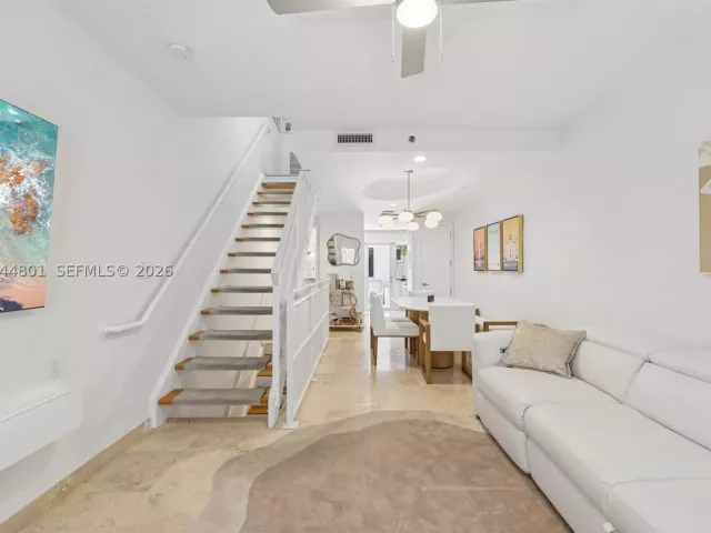 2-bedroom home for sale in Miami Beach - 204 Washington Ave 13 - MondialRealty