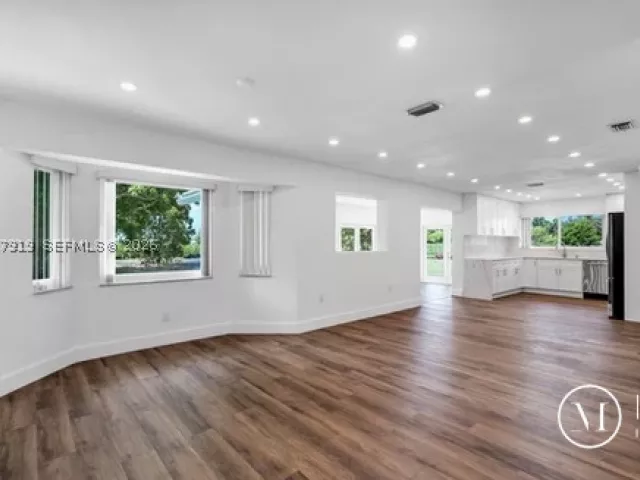 4-bedroom home for sale in Miami - 13770 SW 192nd St - MondialRealty