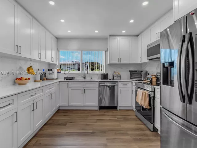 4-bedroom home for sale in Miami - 13770 SW 192nd St - MondialRealty