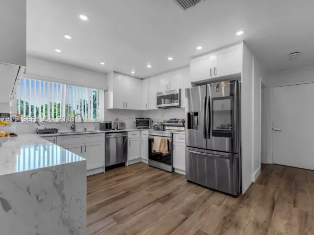 4-bedroom home for sale in Miami - 13770 SW 192nd St - MondialRealty