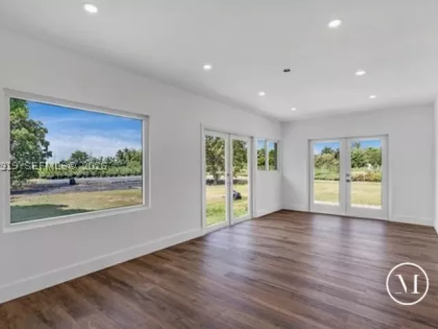 4-bedroom home for sale in Miami - 13770 SW 192nd St - MondialRealty