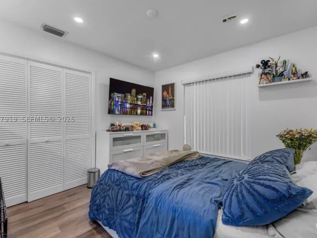 4-bedroom home for sale in Miami - 13770 SW 192nd St - MondialRealty