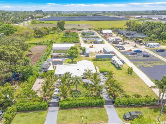 4-bedroom home for sale in Miami - 13770 SW 192nd St - MondialRealty