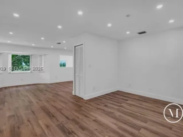 4-bedroom home for sale in Miami - 13770 SW 192nd St - MondialRealty