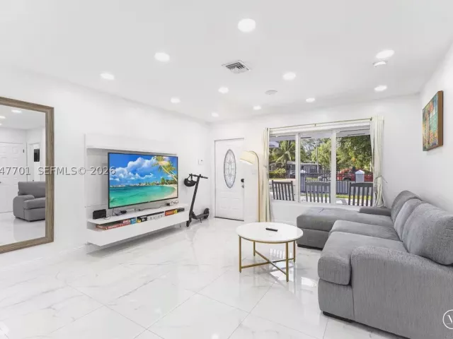 4-bedroom home for sale in North Miami Beach - 1240 NE 159th St - MondialRealty