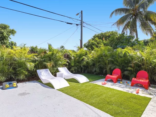 4-bedroom home for sale in North Miami Beach - 1240 NE 159th St - MondialRealty