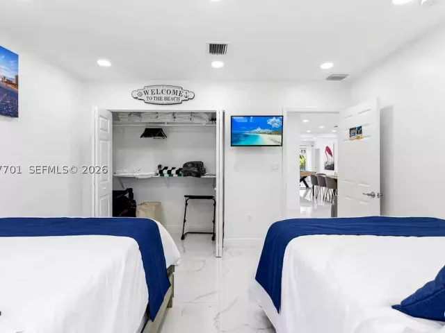 4-bedroom home for sale in North Miami Beach - 1240 NE 159th St - MondialRealty