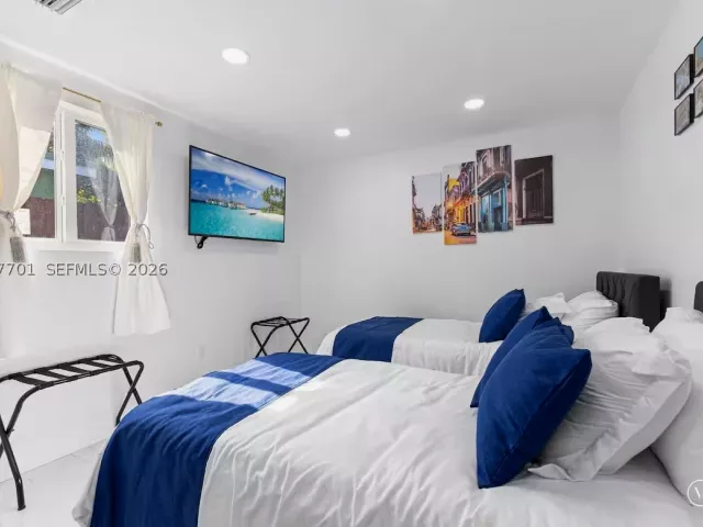 4-bedroom home for sale in North Miami Beach - 1240 NE 159th St - MondialRealty