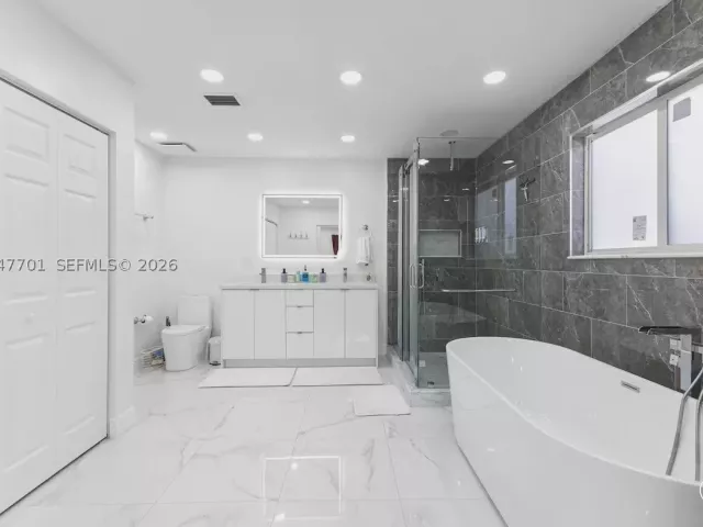 4-bedroom home for sale in North Miami Beach - 1240 NE 159th St - MondialRealty