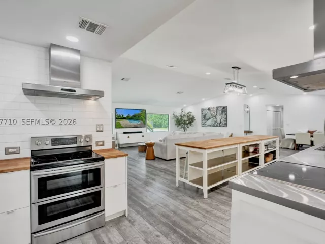 5-bedroom home for sale in Miami - 22421 SW 184th Ave - MondialRealty