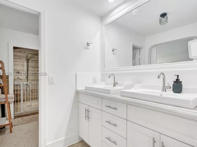 5-bedroom home for sale in Miami - 22421 SW 184th Ave - MondialRealty