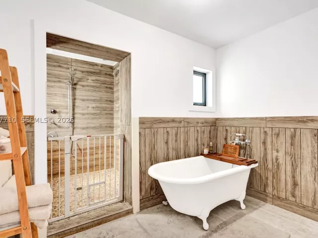 5-bedroom home for sale in Miami - 22421 SW 184th Ave - MondialRealty