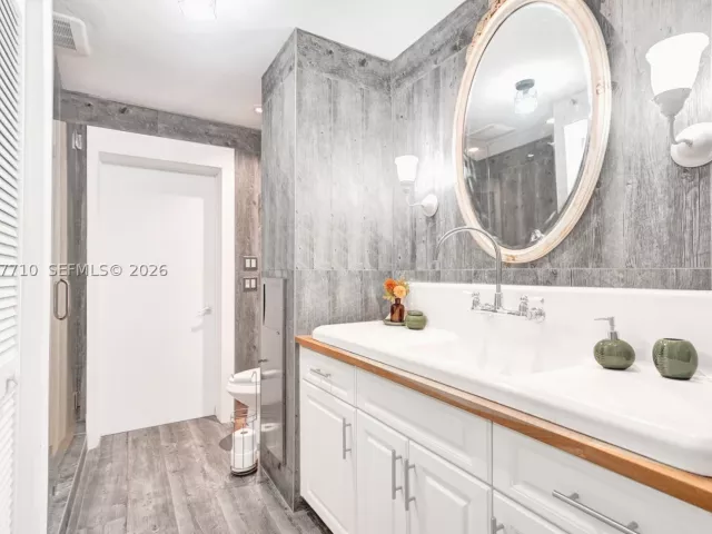 5-bedroom home for sale in Miami - 22421 SW 184th Ave - MondialRealty