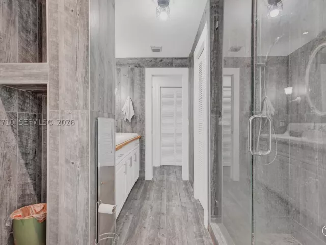 5-bedroom home for sale in Miami - 22421 SW 184th Ave - MondialRealty
