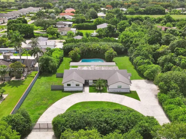 5-bedroom home for sale in Miami - 22421 SW 184th Ave - MondialRealty