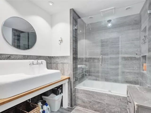 5-bedroom home for sale in Miami - 22421 SW 184th Ave - MondialRealty