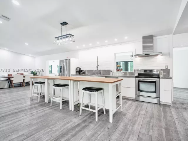 5-bedroom home for sale in Miami - 22421 SW 184th Ave - MondialRealty