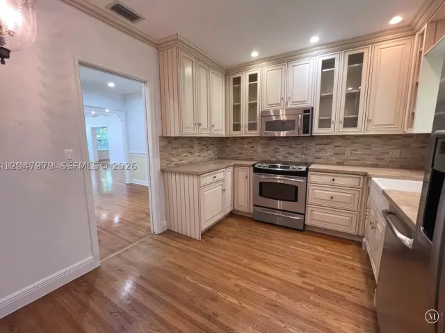 3-bedroom home for rent in Coral Gables - 1452 Urbino Ave - MondialRealty