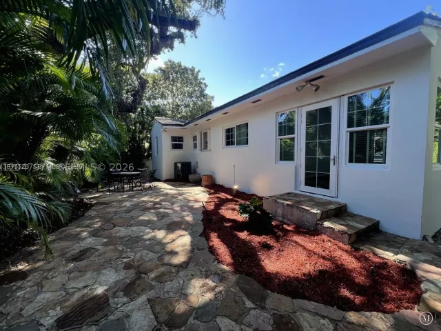 3-bedroom home for rent in Coral Gables - 1452 Urbino Ave - MondialRealty
