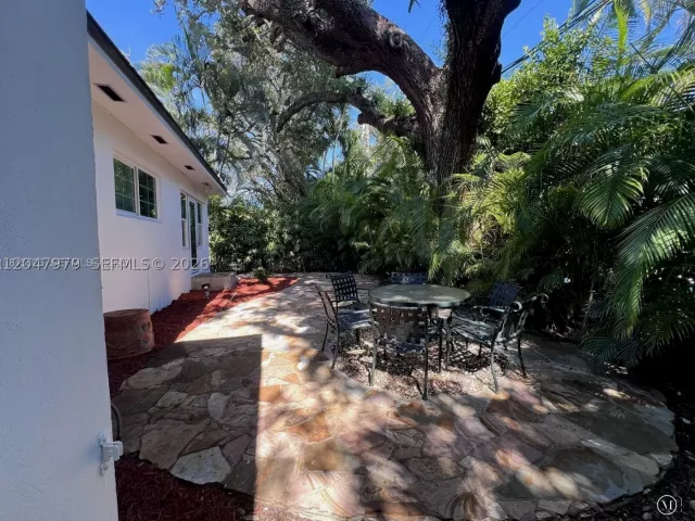 3-bedroom home for rent in Coral Gables - 1452 Urbino Ave - MondialRealty