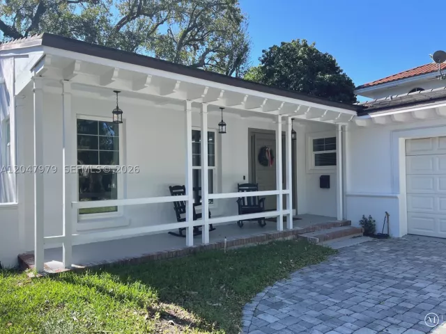 3-bedroom home for rent in Coral Gables - 1452 Urbino Ave - MondialRealty