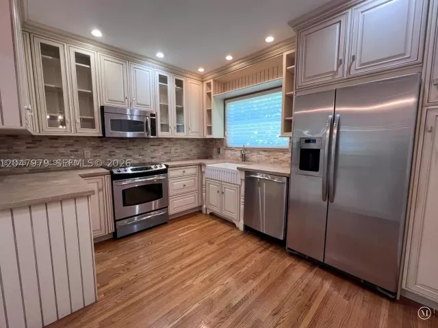 3-bedroom home for rent in Coral Gables - 1452 Urbino Ave - MondialRealty