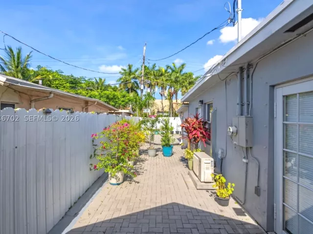 3-bedroom home for sale in Miami - 801 NW 17th Ct - MondialRealty