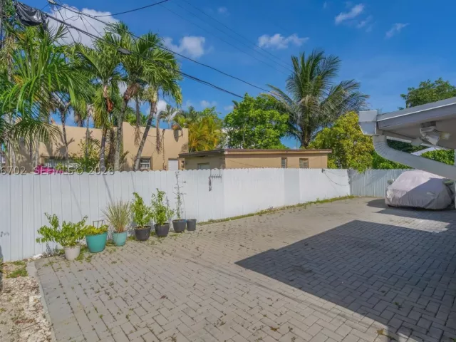 3-bedroom home for sale in Miami - 801 NW 17th Ct - MondialRealty