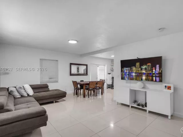 3-bedroom home for sale in Miami - 801 NW 17th Ct - MondialRealty