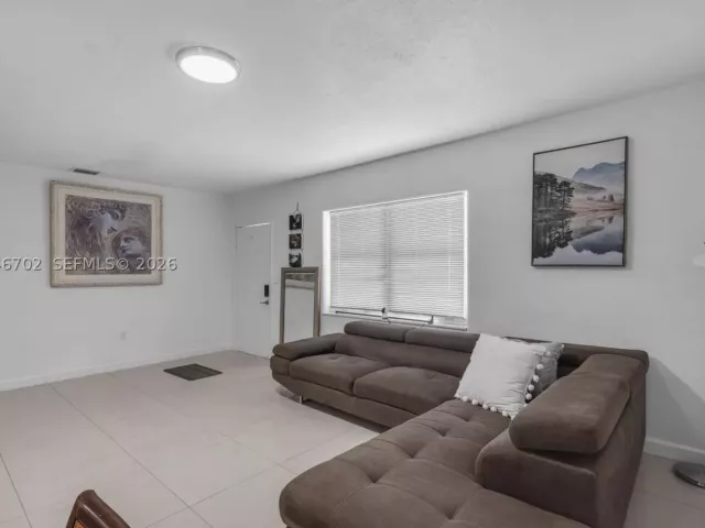3-bedroom home for sale in Miami - 801 NW 17th Ct - MondialRealty