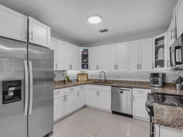 3-bedroom home for sale in Miami - 801 NW 17th Ct - MondialRealty