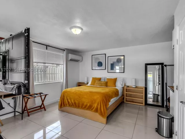 3-bedroom home for sale in Miami - 801 NW 17th Ct - MondialRealty