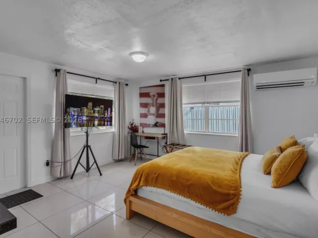 3-bedroom home for sale in Miami - 801 NW 17th Ct - MondialRealty